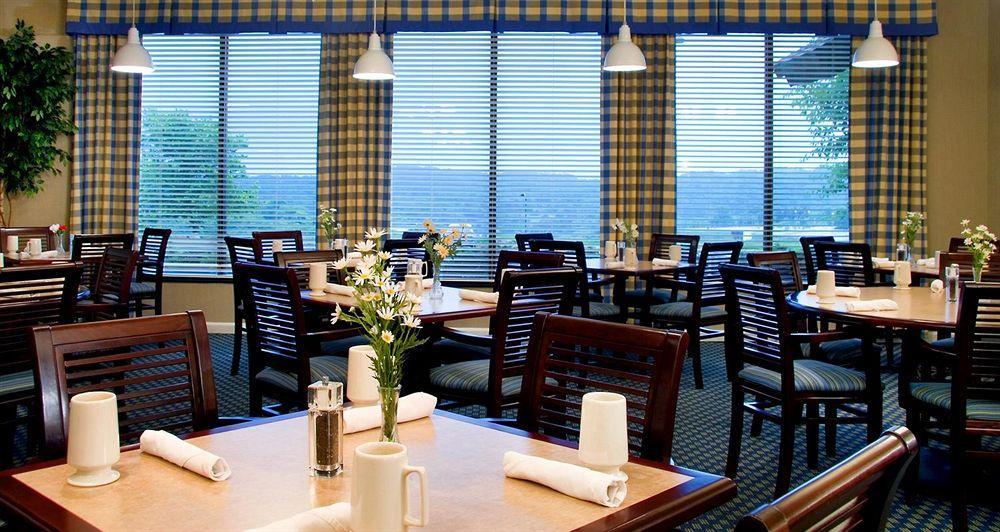 Ramada By Wyndham Greensburg Hotel & Conference Center Restaurang bild